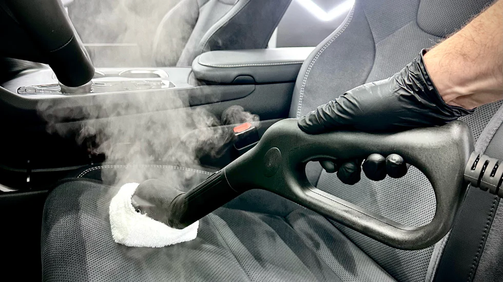 Stoomreiniging auto interieur