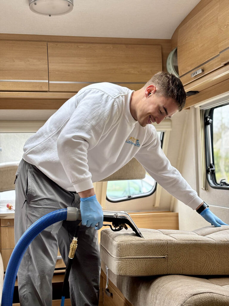 Stoomreiniging caravan interieur
